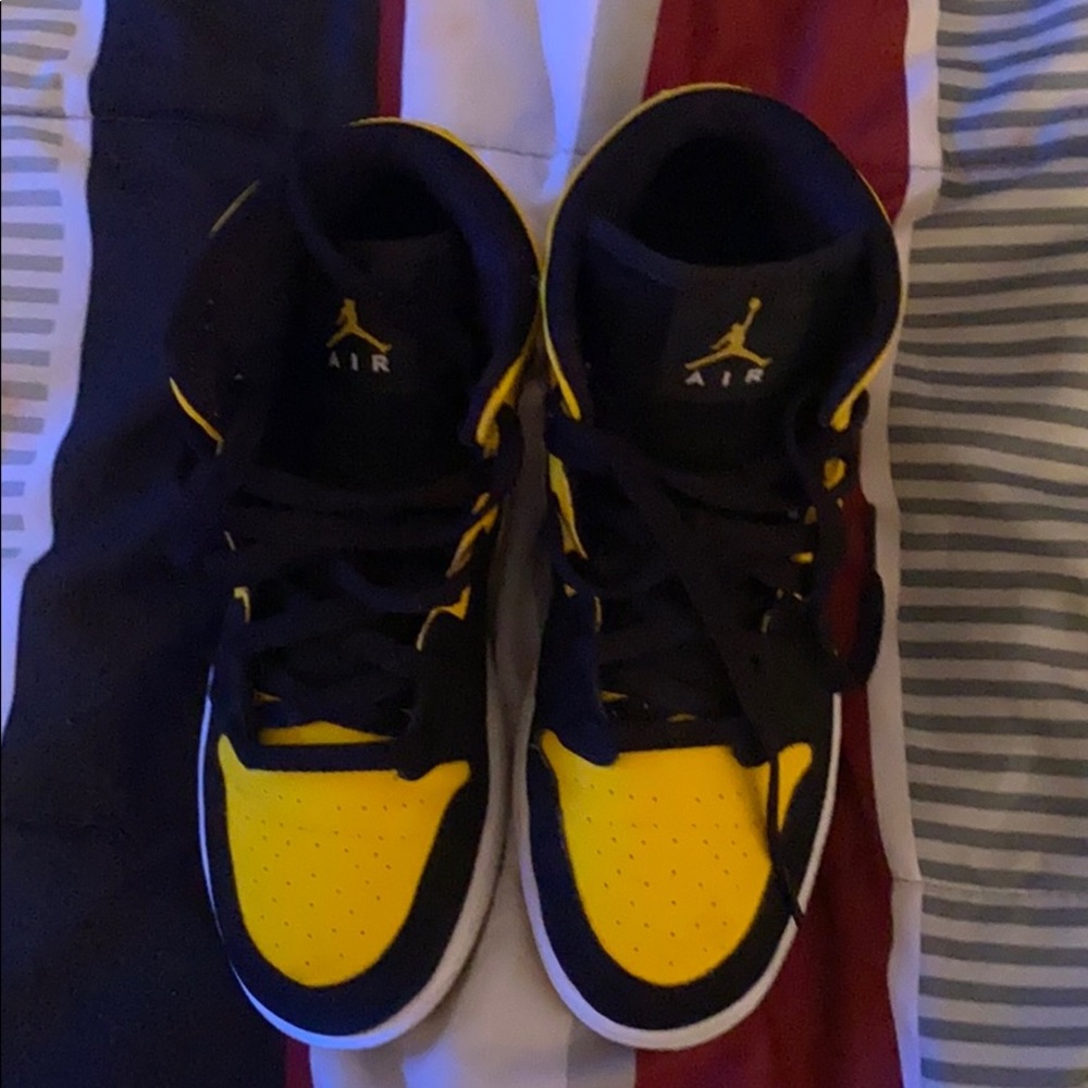Jordan 1 yellow and black